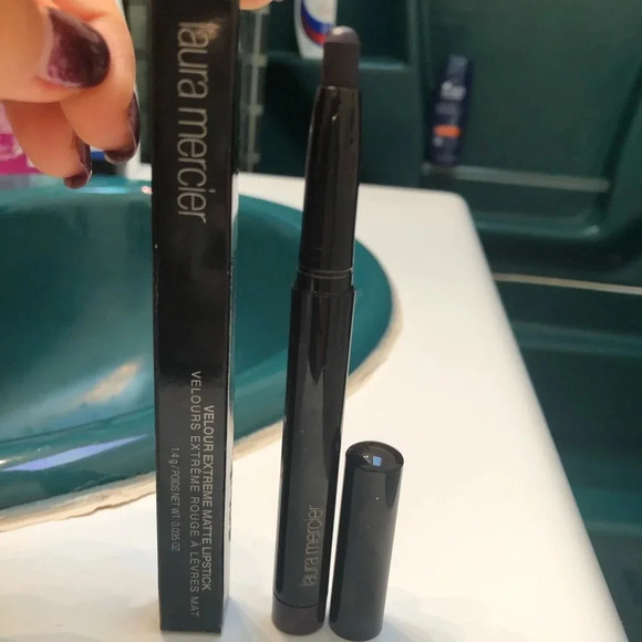 NIB LAURA MERCIER EXTREME MATTE LIPSTICK - Picture 1 of 5
